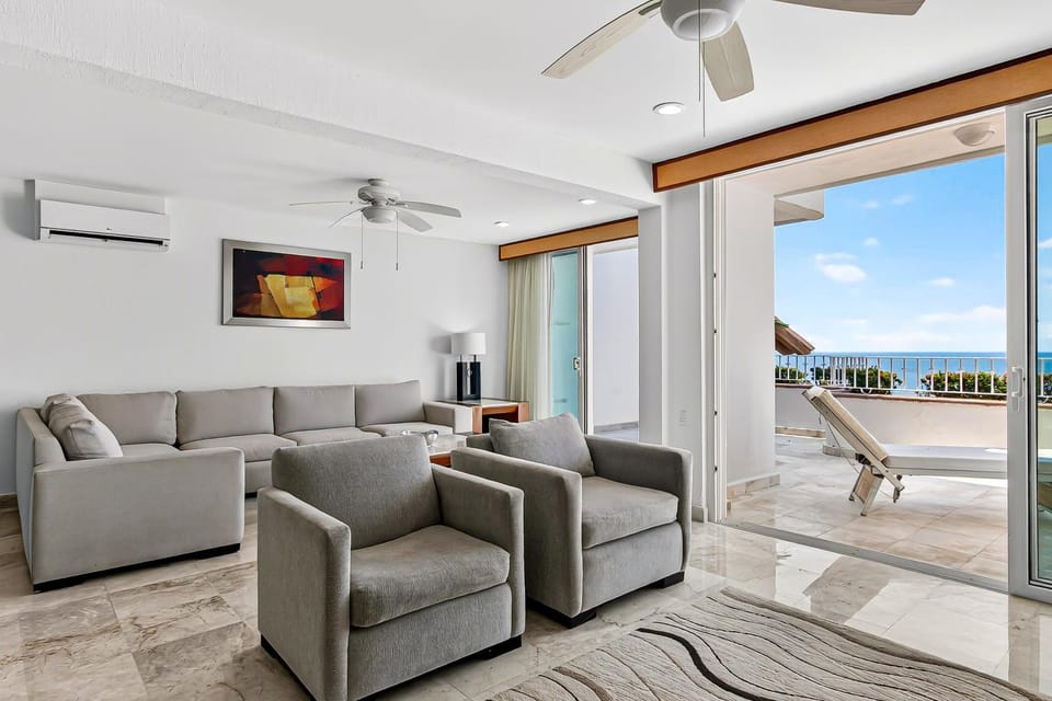 Living room, Seating area, air conditioner