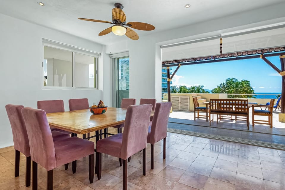 Seating area, Dining area