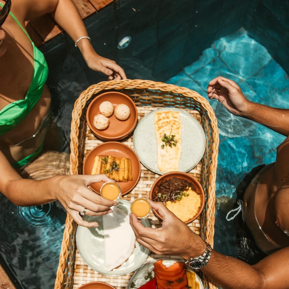 Swimming pool, Breakfast