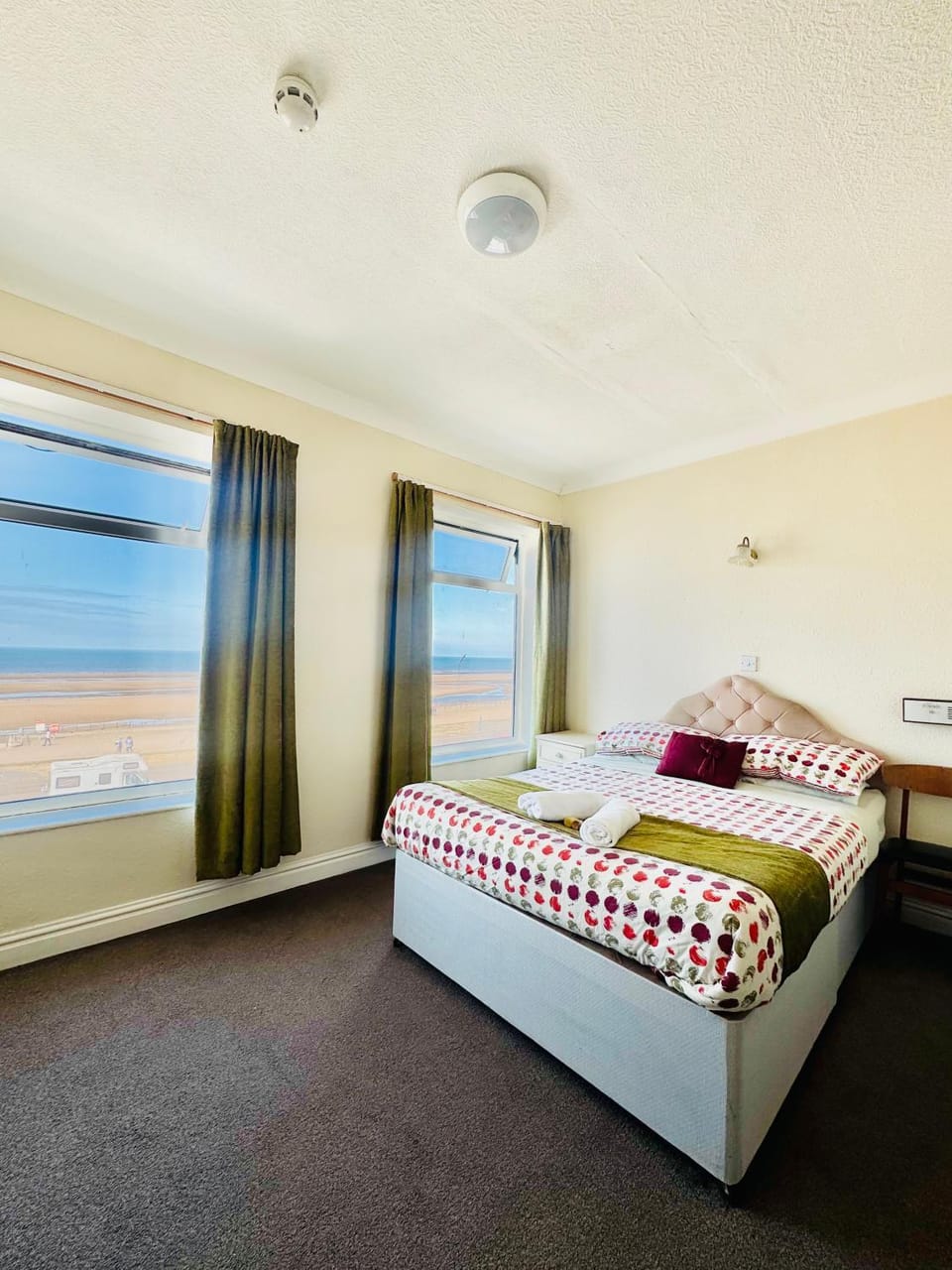 Cherish Lewis Sea View Hotel- Free Welcome Drink Hotel in Blackpool