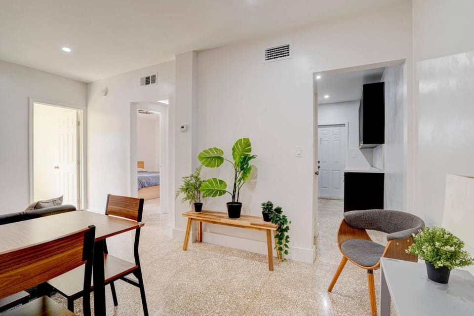 Spacious Cozy 3-bedroom Miami Apartment House in Miami Shores