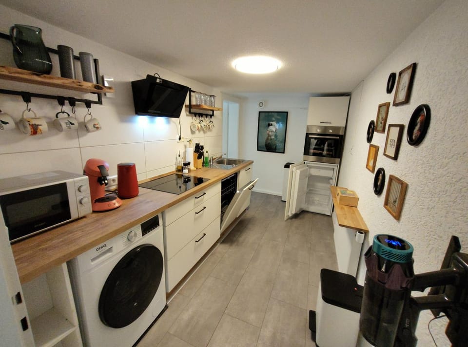 Coffee/tea facilities, Kitchen or kitchenette, dishwasher, microwave, stove, stove, toaster, toaster, dryer, kitchen, kitchen