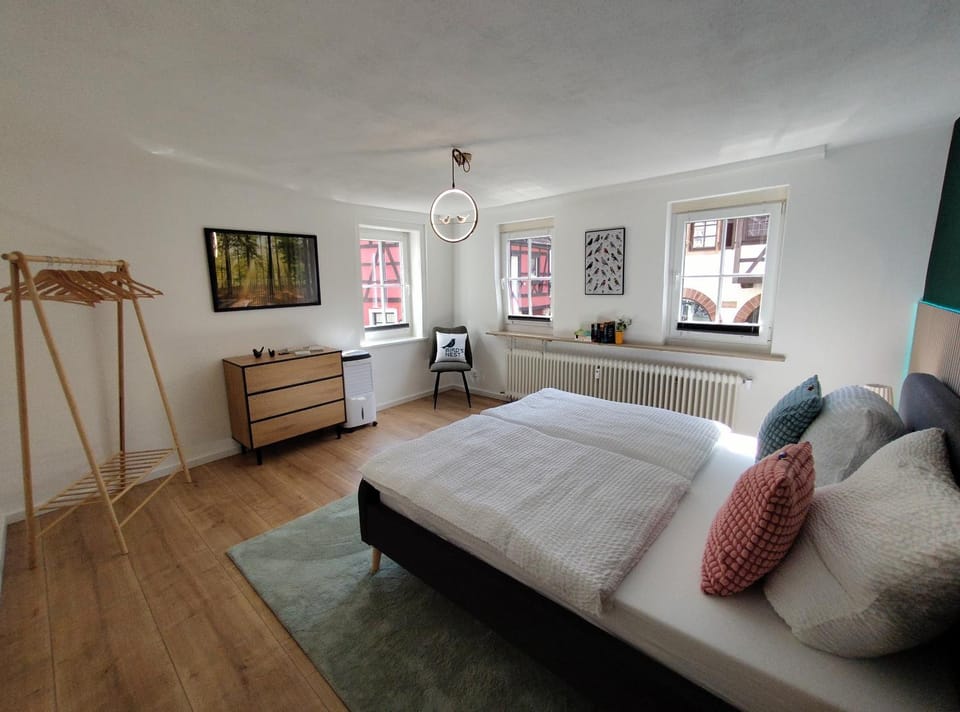 Bed, Evening entertainment, Bedroom