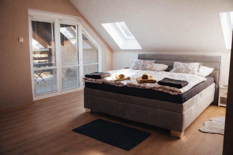Bed, Photo of the whole room, Bedroom, towels
