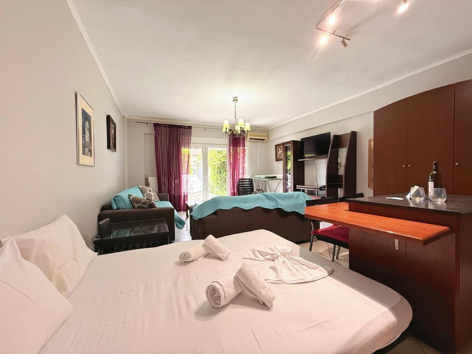 Bed, Kitchen or kitchenette, Photo of the whole room