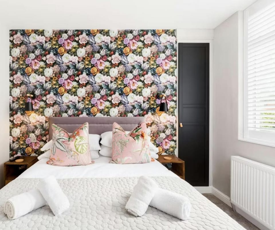 Property building, Bed, Photo of the whole room, Bedroom