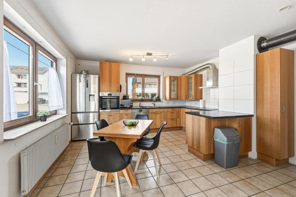Kitchen or kitchenette, Dining area, dishwasher, oven, stove, toaster