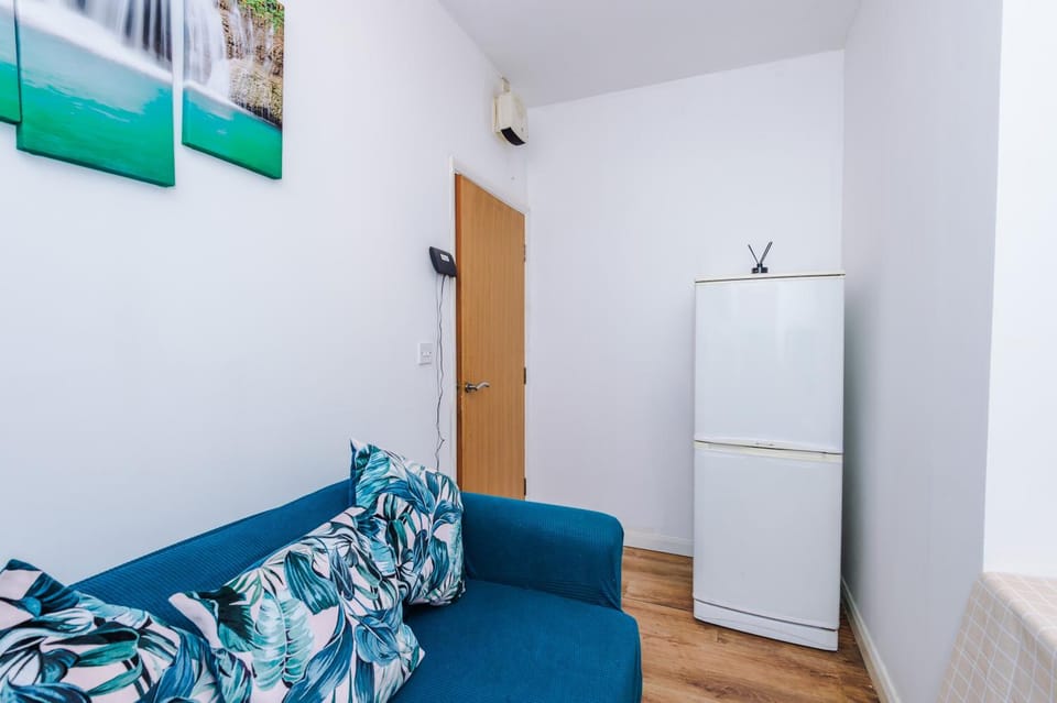 The Pendleton, Salford, 3-Bed Apartment, Free Parking, 3 Mins to City By Kammili Properties Apartment in Salford