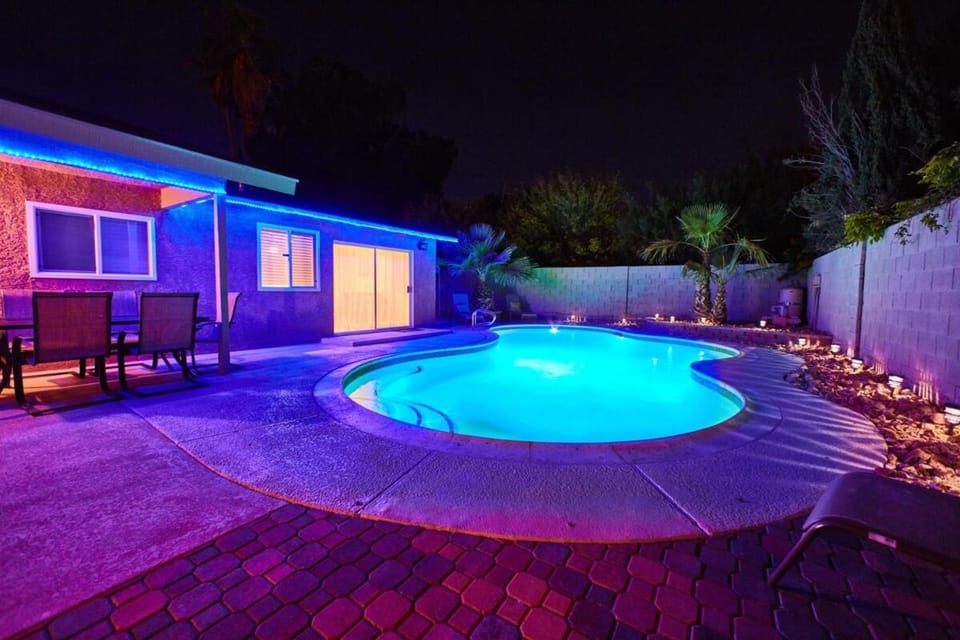 Private Pool Huge Backyard Near Strip House in Spring Valley