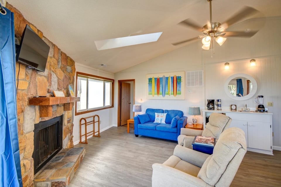 Charming 2-bedroom home in Topsail Beach, perfect for family getaways! House in Topsail Beach