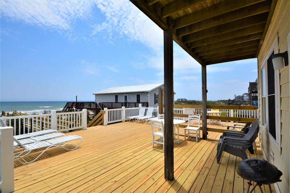Experience beachside bliss at Almost Heaven North, a spacious 4-bedroom duplex in North Topsail! House in North Topsail Beach