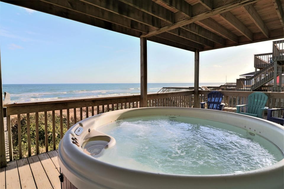 Oceanfront 5BR home in Surf City NC - Sleeps 15 with spacious amenities House in Surf City
