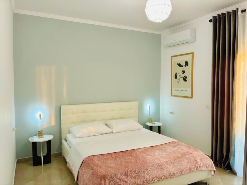 Bed, Photo of the whole room, Bedroom, air conditioner