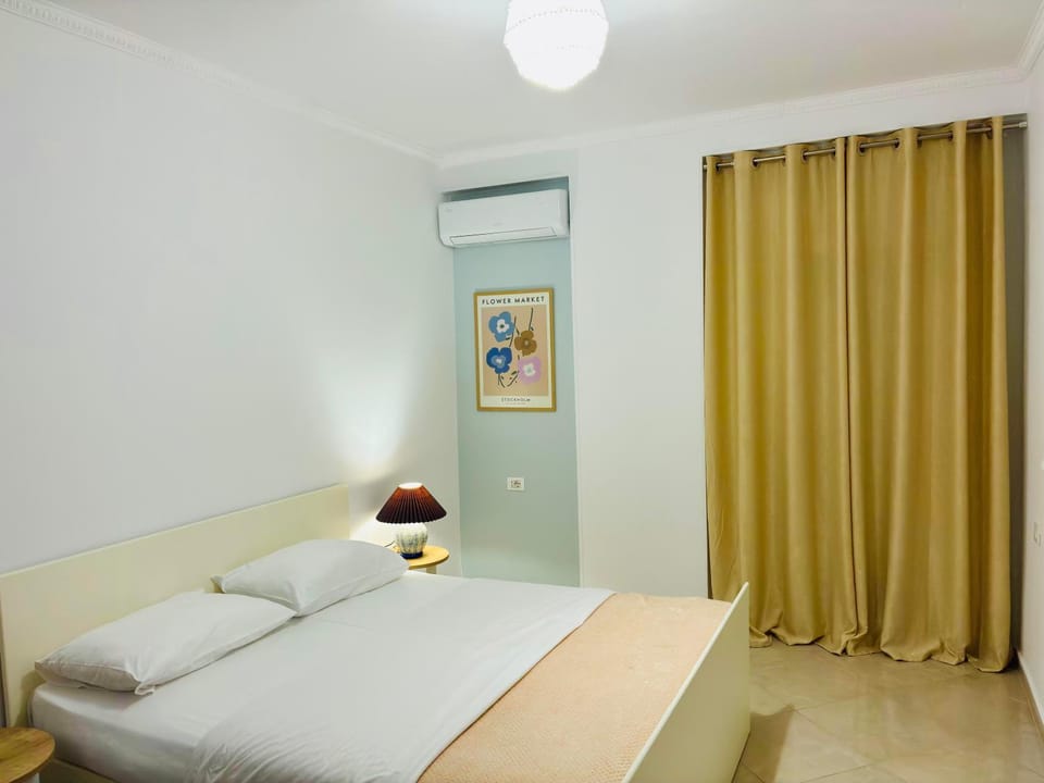 Bed, Photo of the whole room, Bedroom, air conditioner