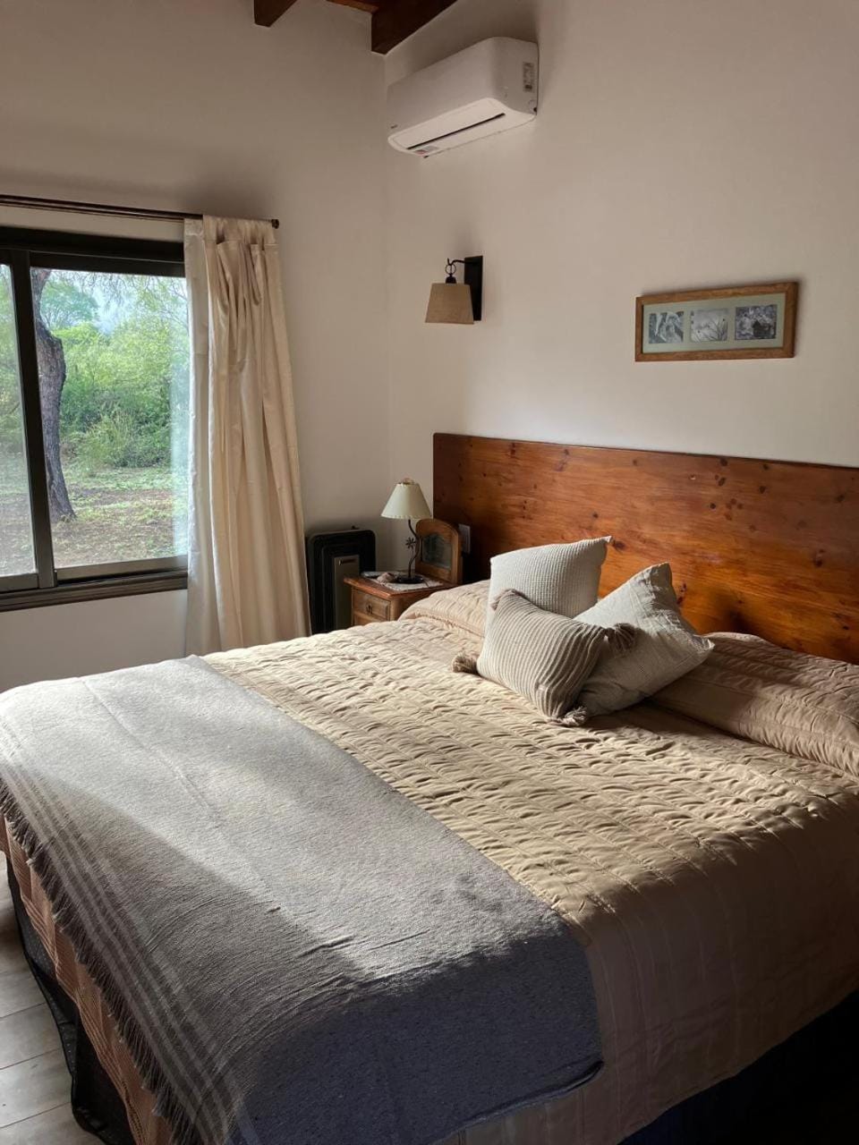 Bed, Photo of the whole room, Bedroom, heating, air conditioner