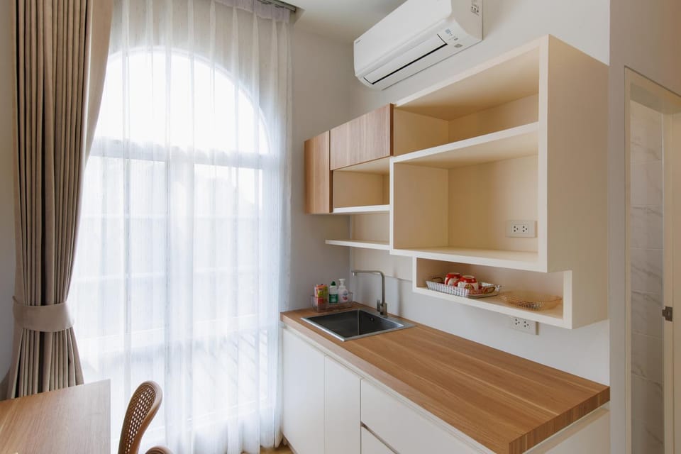 Kitchen or kitchenette, microwave, stove