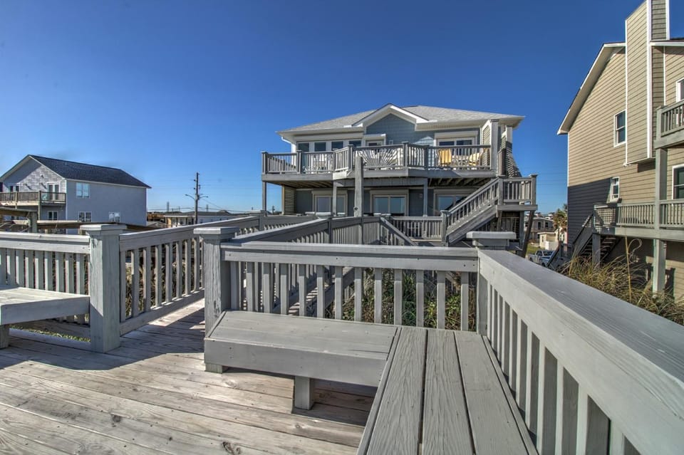 C-Breeze - Oceanfront 4BR home in Surf City NC, sleeps 13 comfortably House in Surf City