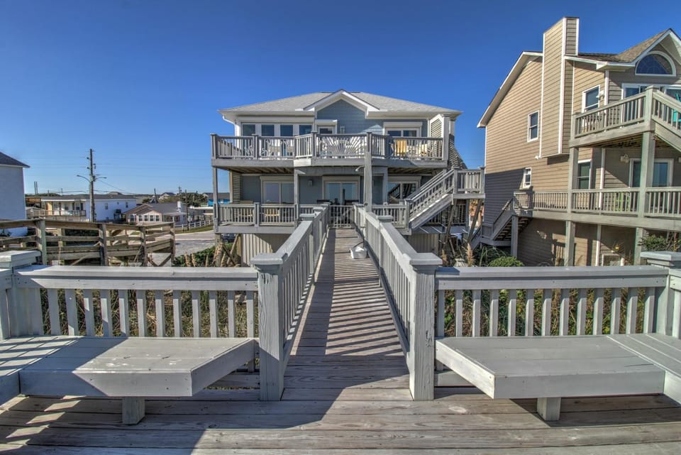 C-Breeze - Oceanfront 4BR home in Surf City NC, sleeps 13 comfortably House in Surf City