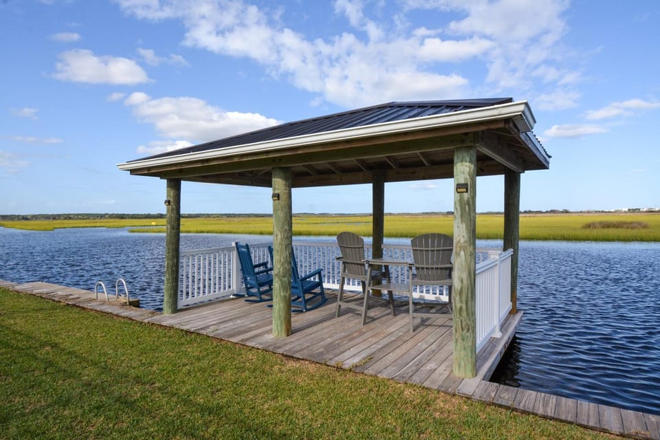 Explore Surf City from this spacious 6-bedroom, canal-front home, perfect for families House in Surf City