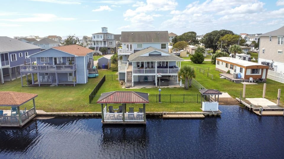 Explore Surf City from this spacious 6-bedroom, canal-front home, perfect for families House in Surf City