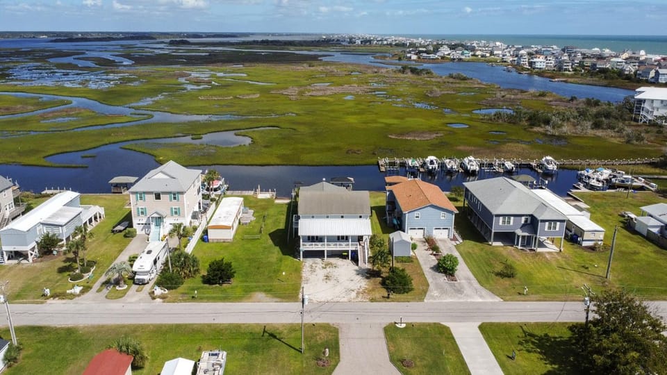 Explore Surf City from this spacious 6-bedroom, canal-front home, perfect for families House in Surf City