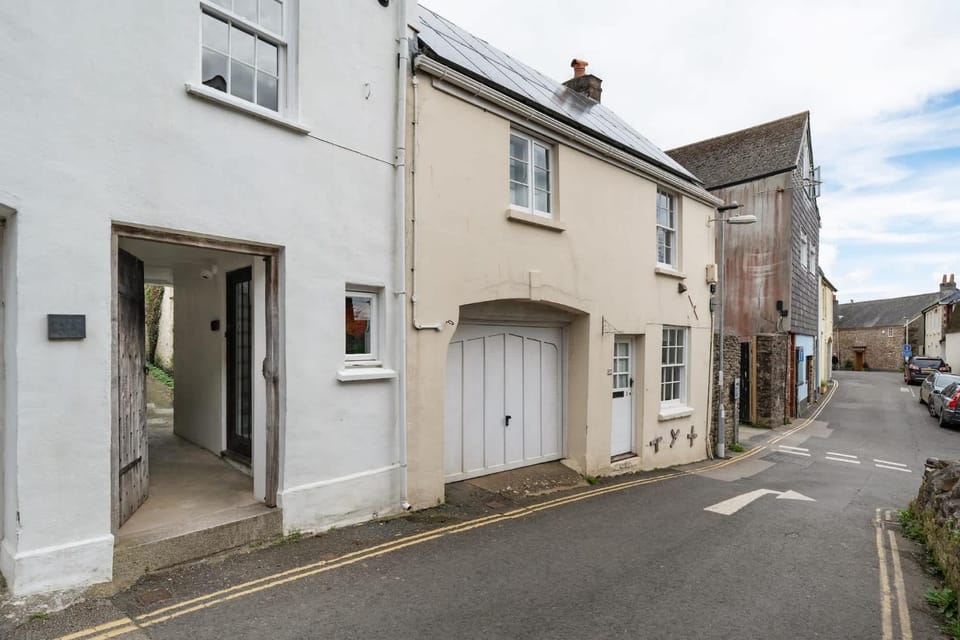 Modern Mews House in Central Totnes House in Totnes