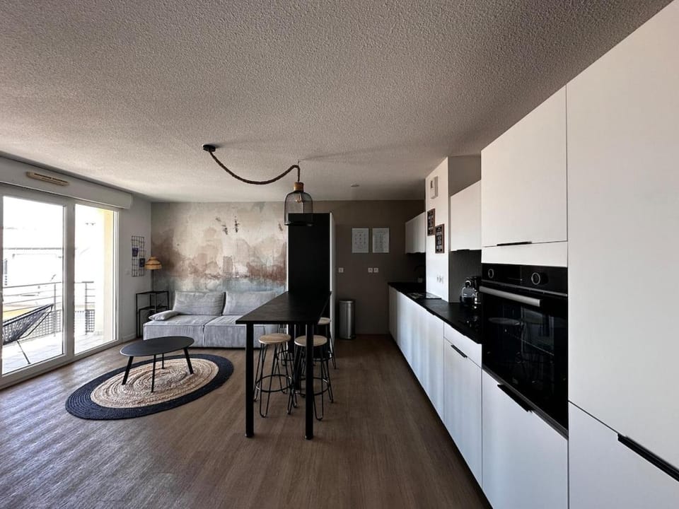Kitchen or kitchenette, Living room, Dining area