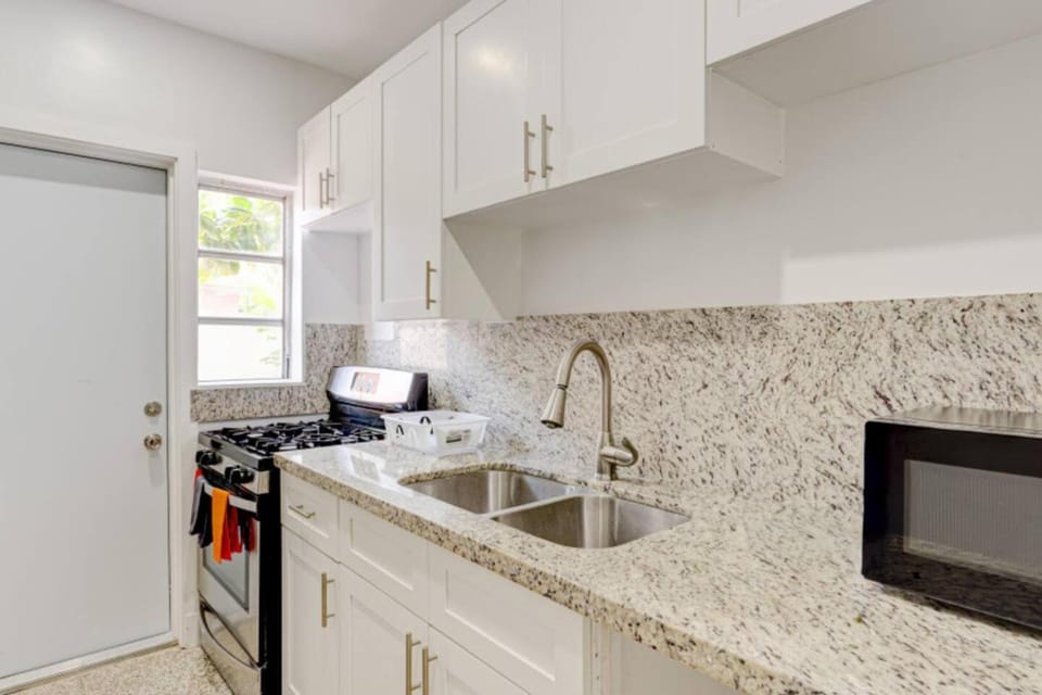 Cozy 3-bedroom Miami Apartment House in Miami Shores
