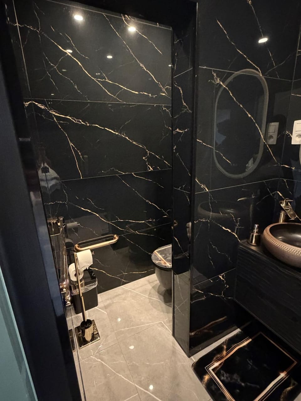 Luxury studio with Bukhari Luxury Rental Apartment in Belgium