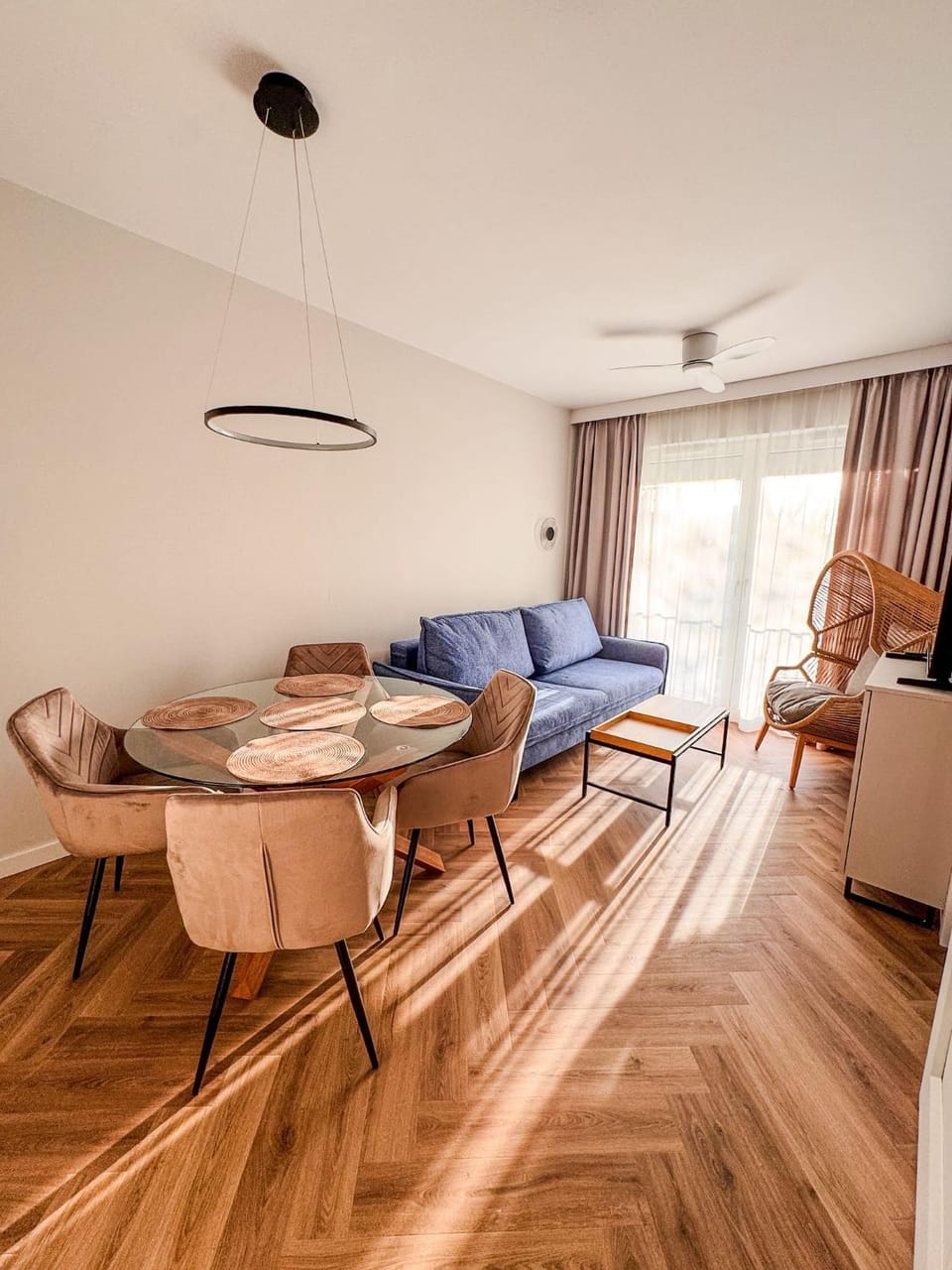 Living room, Dining area