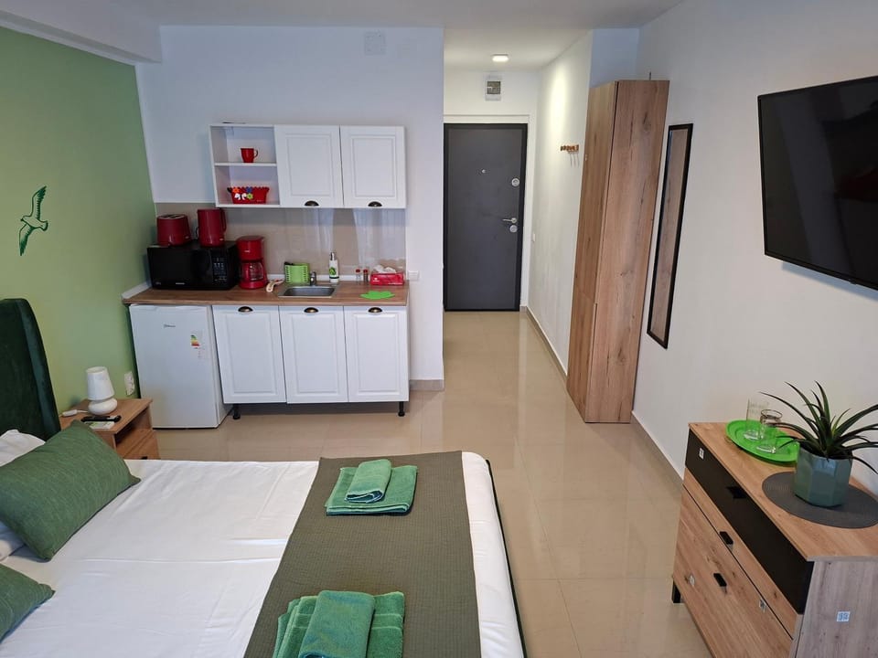 Toilet, Bed, Bedroom, microwave, kitchen