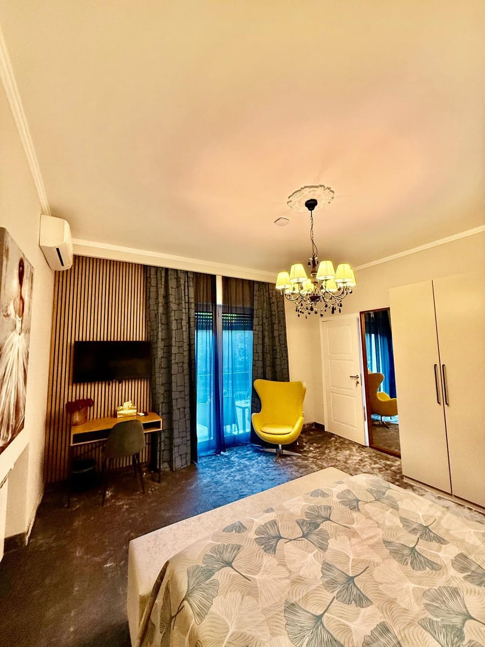 Photo of the whole room