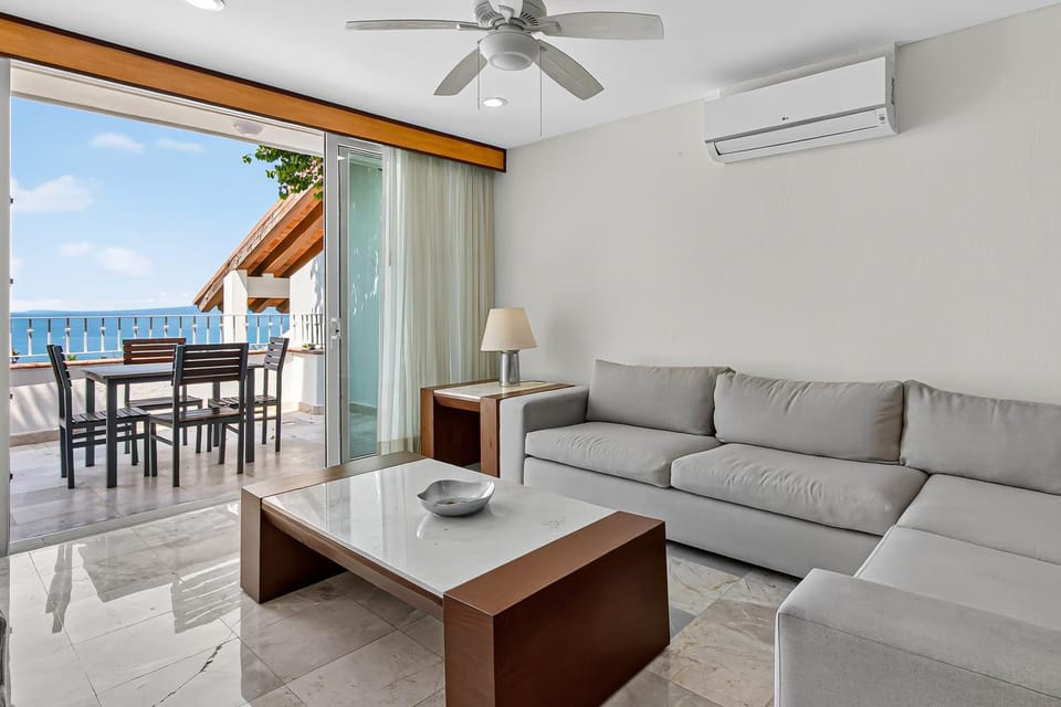 View (from property/room), Balcony/Terrace, Living room, Seating area, Dining area, air conditioner