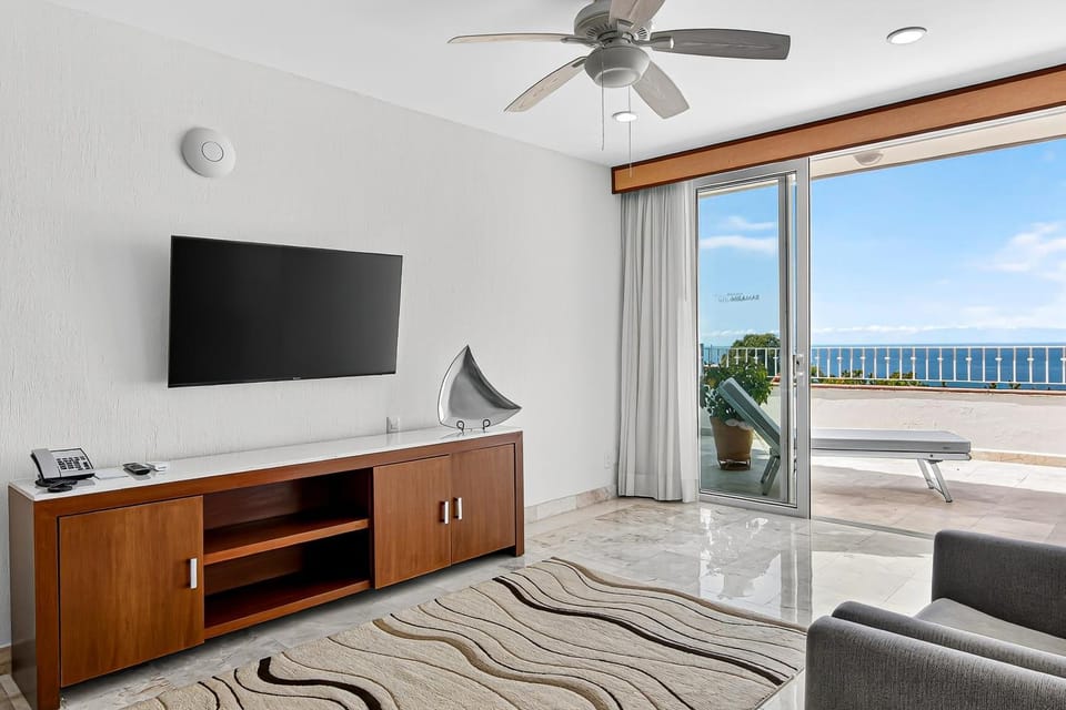 TV and multimedia, Living room, Seating area, Sea view