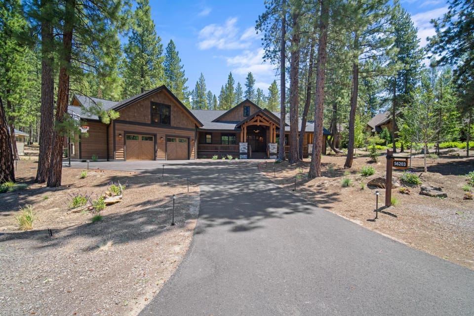 56203 Sable Rock Loop House in Oregon