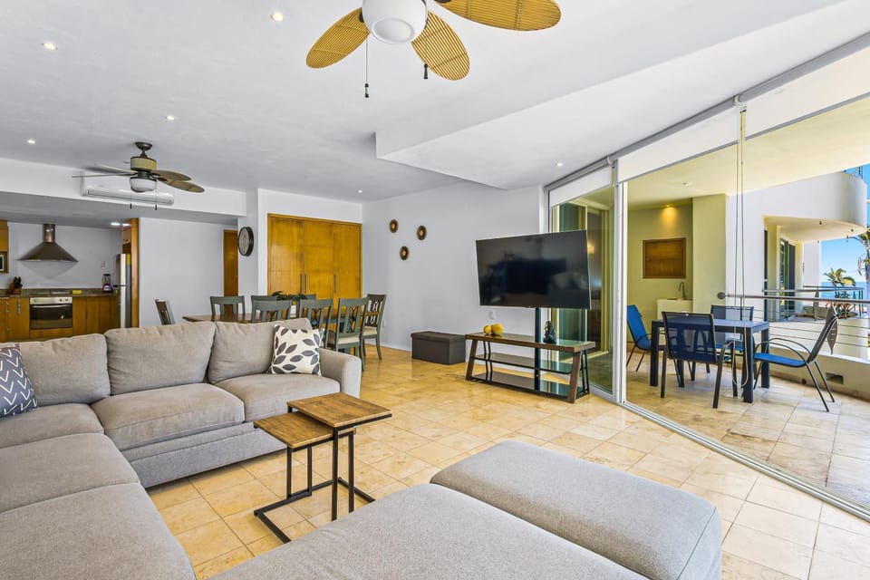 TV and multimedia, Seating area, Dining area