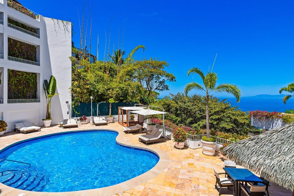 Property building, Day, Pool view, Sea view, Swimming pool, Swimming pool, sunbed