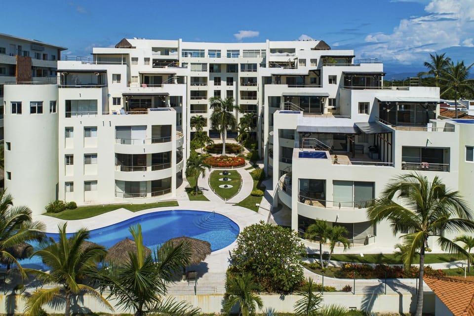 Property building, Day, Swimming pool, Swimming pool