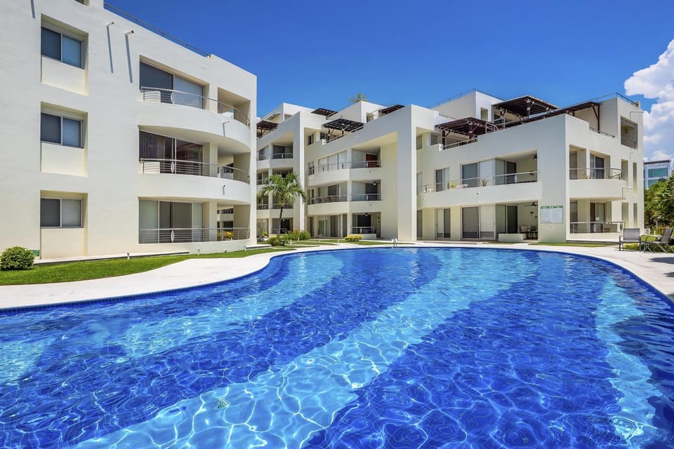 Property building, Day, Swimming pool