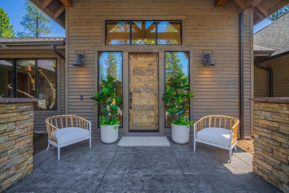 56233 Rockcress Lane House in Oregon