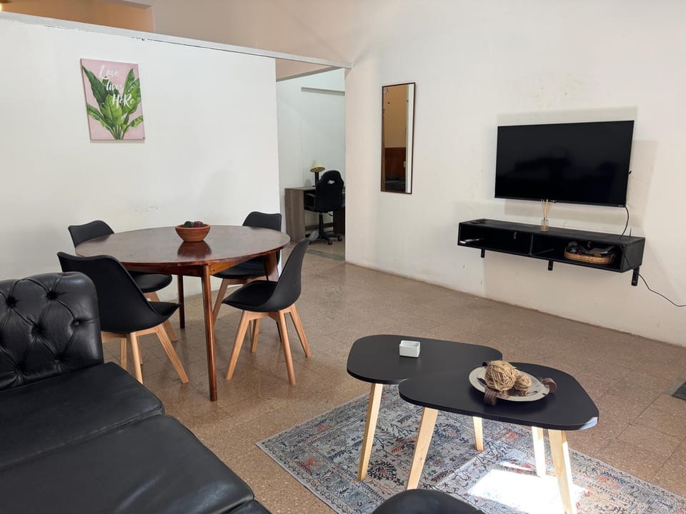 TV and multimedia, Living room, Seating area, Dining area