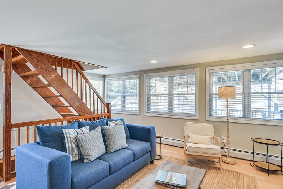 New England Cottage! Water Views & Decks House in Tiverton