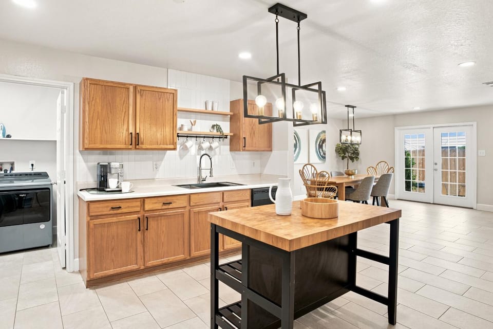 4BR Family Oasis | Prime Location, Fast Wi-Fi-TCF House in San Antonio