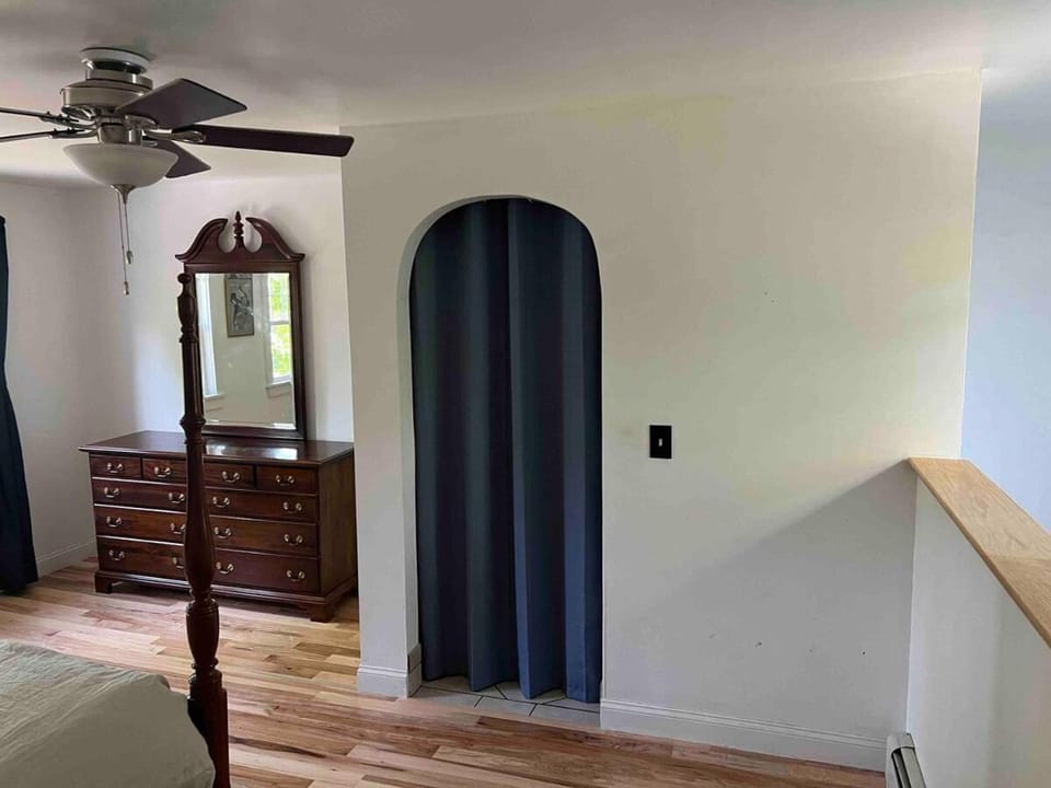 Downtown Boothbay Harbor, 2-Story Cottage House in Boothbay Harbor