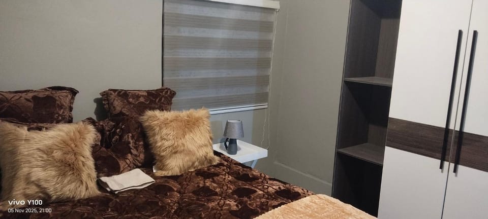 Bed, Living room, Bedroom