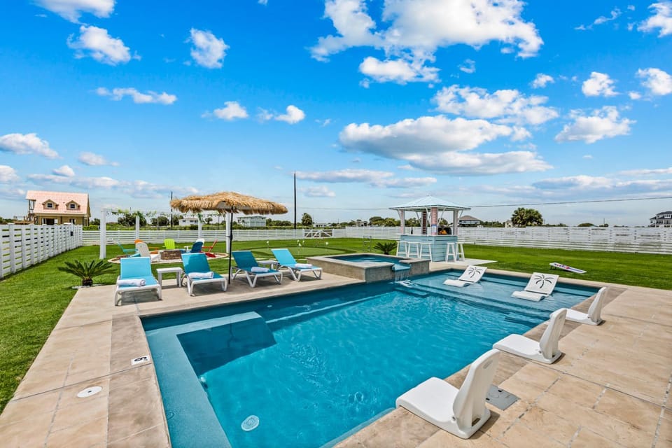 Day, Natural landscape, Pool view, sunbed