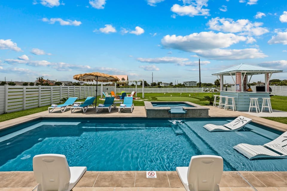 Patio, Pool view, Swimming pool, sunbed