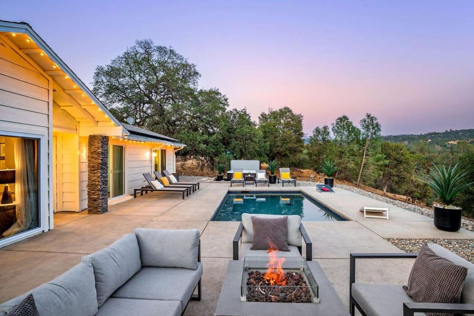 Yosemite Serenity:Pool, View, HotTub, New Kitchen! House in Bootjack
