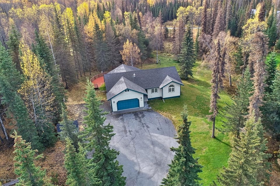 Charming Duplex Close to Soldotna and Kenai River - Main Floor House in Sterling