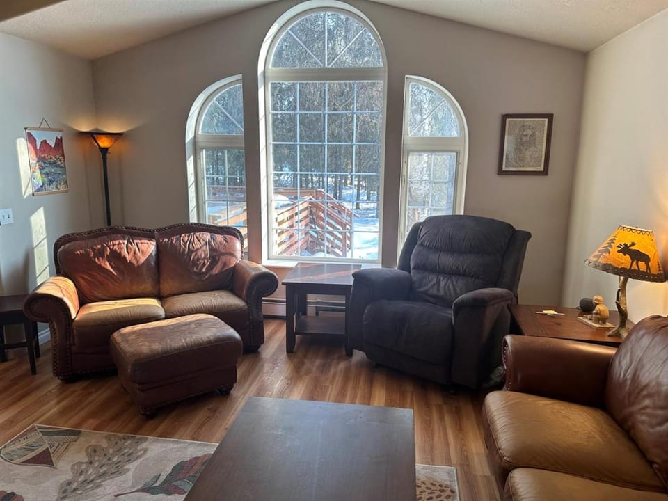 Charming Duplex Close to Soldotna and Kenai River - Main Floor House in Sterling
